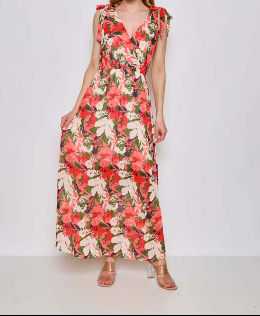 Robe longue fleurie Luna Chic – Vue de côté, coupe fluide et col V croisé élégant